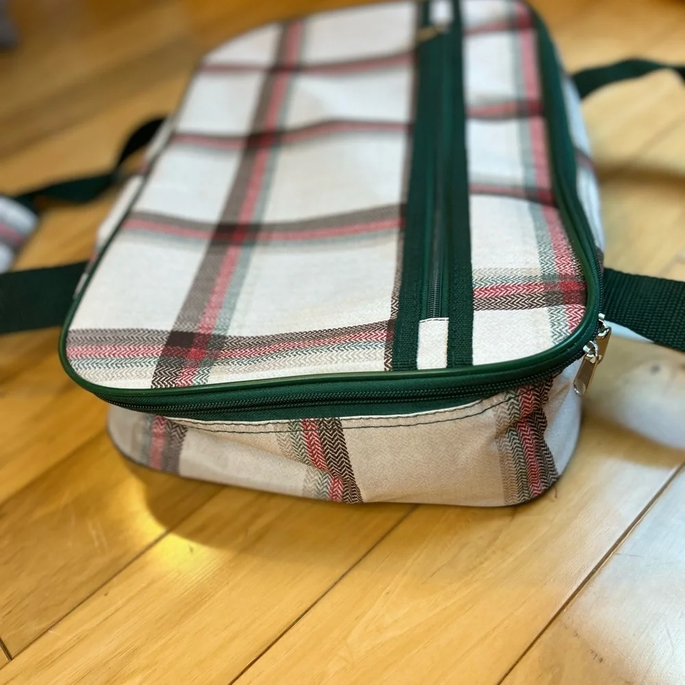 NWT Bee & Willow Insulated Casserole Plaid Green and White Tote